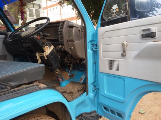 (ร้านรุ่งโรจน์ 082-1057078)ขายให้ลูกค้าอนันต์ฟาร์มสระบุรีเรียบร้อยแล้ว รับรถกลับบ้านแล้วครับ) (ขอบคุณคับ)  เครื่องแน่นปึ๊กๆ ฟิตจัด  แซสซีเยี่ยมมาก เดิมๆ ไม่มีที่ติคับ รถบางๆเดิมๆ สวยๆ เอกสารทะเบียนพร้อมโอนทั่ว