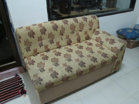 โซฟาสวย  แข็งแรง  ใครชอบ  สนใจ   ไม่มีขาด  2 ตัว 2800บาท