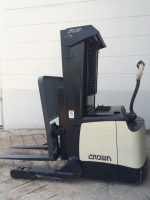 ราคามือ 1 450,000 !!! รถยก Stacker ไฟฟ้า แบรนด์ Crown จาก USA รับโหลด 1.59 ตัน ที่ความสูง 3.96 เมตร ราคามือ 1 450,000 !!! รถยก Stacker ไฟฟ้า แบรนด์ Crown จาก USA รับโหลด 1.59 ตัน ที่ความสูง 3.96 เมตร