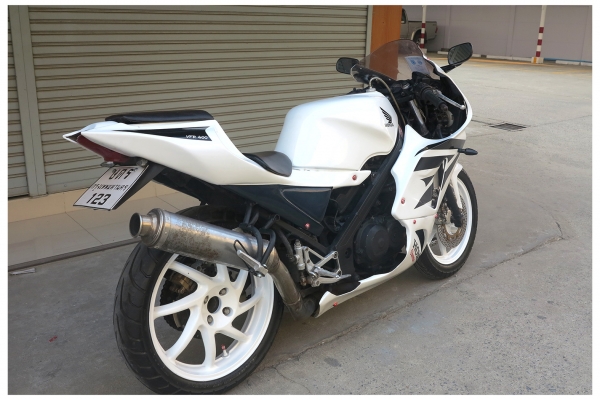 Honda VFR 400cc  (ทะเบียนแท้ พร้อมโอน)