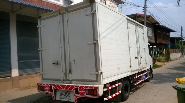 ขาย 6 ล้อ NPR 150 ปี 55 สภาพใหม่ป้ายแดง คัสซีสวยตลอดเส้น เครื่องแห้งไม่เคยแกะ วิ่งแค่ 48,900 กม. เท่านั้น ภายในสวย แอร์เย็น ยางเรเดียลเต็มทั้ง 7 เส้นครับ