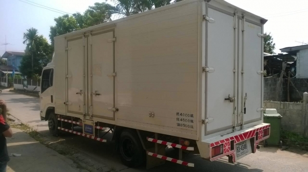 ขาย 6 ล้อ NPR 150 ปี 55 สภาพใหม่ป้ายแดง คัสซีสวยตลอดเส้น เครื่องแห้งไม่เคยแกะ วิ่งแค่ 48,900 กม. เท่านั้น ภายในสวย แอร์เย็น ยางเรเดียลเต็มทั้ง 7 เส้นครับ