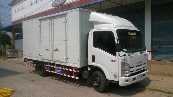 ขาย 6 ล้อ NPR 150 ปี 55 สภาพใหม่ป้ายแดง คัสซีสวยตลอดเส้น เครื่องแห้งไม่เคยแกะ วิ่งแค่ 48,900 กม. เท่านั้น ภายในสวย แอร์เย็น ยางเรเดียลเต็มทั้ง 7 เส้นครับ