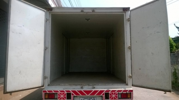 ขาย 6 ล้อ NPR 150 ปี 55 สภาพใหม่ป้ายแดง คัสซีสวยตลอดเส้น เครื่องแห้งไม่เคยแกะ วิ่งแค่ 48,900 กม. เท่านั้น ภายในสวย แอร์เย็น ยางเรเดียลเต็มทั้ง 7 เส้นครับ