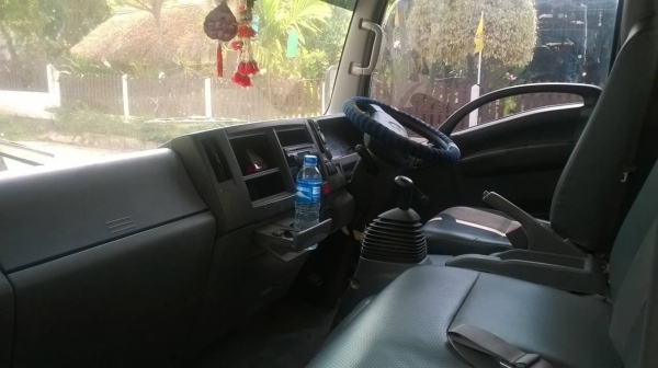 ขาย 6 ล้อ NPR 150 ปี 55 สภาพใหม่ป้ายแดง คัสซีสวยตลอดเส้น เครื่องแห้งไม่เคยแกะ วิ่งแค่ 48,900 กม. เท่านั้น ภายในสวย แอร์เย็น ยางเรเดียลเต็มทั้ง 7 เส้นครับ