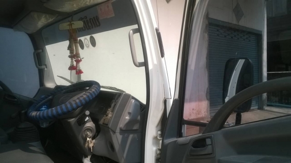 ขาย 6 ล้อ NPR 150 ปี 55 สภาพใหม่ป้ายแดง คัสซีสวยตลอดเส้น เครื่องแห้งไม่เคยแกะ วิ่งแค่ 48,900 กม. เท่านั้น ภายในสวย แอร์เย็น ยางเรเดียลเต็มทั้ง 7 เส้นครับ