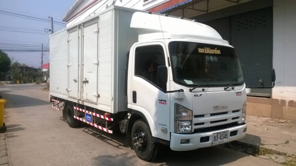 ขาย 6 ล้อ NPR 150 ปี 55 สภาพใหม่ป้ายแดง คัสซีสวยตลอดเส้น เครื่องแห้งไม่เคยแกะ วิ่งแค่ 48,900 กม. เท่านั้น ภายในสวย แอร์เย็น ยางเรเดียลเต็มทั้ง 7 เส้นครับ