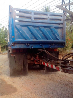 รถอีซูซุ 10 ล้อดั้ม FXZ 270 แรงม้า. ปี 45  สนใจติดต่อ 081 - 6079515