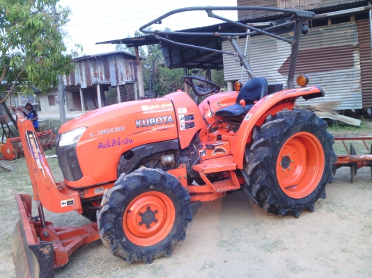 ขายตามสภาพ 36แรง เครื่องดี เกียดี ปั้มไฮดรอลิคดี มีโลตารี่ ผาล6 ผาลดันหน้า เอกสารเป็นเล้มทะเบียนพร้อมโอน