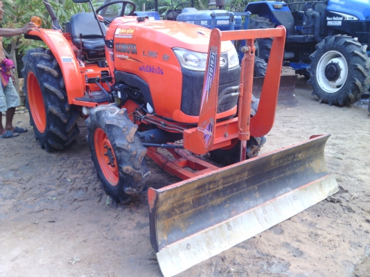 ขายตามสภาพ 36แรง เครื่องดี เกียดี ปั้มไฮดรอลิคดี มีโลตารี่ ผาล6 ผาลดันหน้า เอกสารเป็นเล้มทะเบียนพร้อมโอน