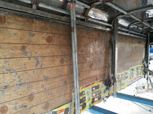 หลังคารถหกล้อกลาง