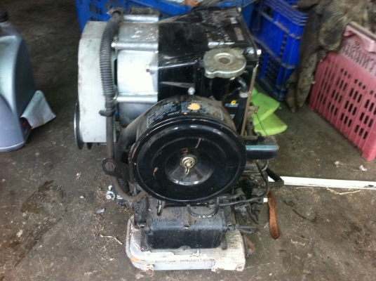 ขายเครื่องยนต์2สูบ11แรงเก่านอกสวยมากๆขายูก