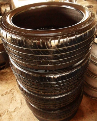 ยางขอบ17 ขนาด 205-45-R17ลงพื้นปลายปี12(4เส้น2,600บ)ดอกหนามาก80\%