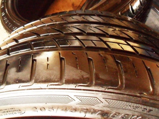 ยางขอบ17 ขนาด 205-45-R17ลงพื้นปลายปี12(4เส้น2,600บ)ดอกหนามาก80\% ยางขอบ17 ขนาด 205-45-R17ลงพื้นปลายปี12(4เส้น2,600บ)ดอกหนามาก80\%