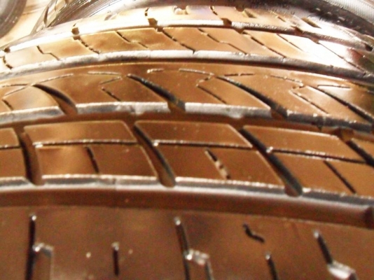 ยางขอบ17 ขนาด 205-45-R17ลงพื้นปลายปี12(4เส้น2,600บ)ดอกหนามาก80\% ยางขอบ17 ขนาด 205-45-R17ลงพื้นปลายปี12(4เส้น2,600บ)ดอกหนามาก80\%