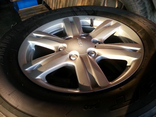 ยาง 255 65 17 พร้อมล้อแม็กซ์ออนิว MU-X ปี13 ปลายปี ยาง 255 65 17 พร้อมล้อแม็กซ์ออนิว MU-X ปี13 ปลายปี