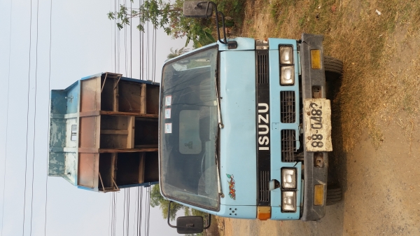 ขายรถ6ล้อดั้มisuzu nkr 110แรง สภาพดี พร้อมใช้ 080-6331098