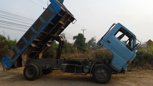 ขายรถ6ล้อดั้มisuzu nkr 110แรง สภาพดี พร้อมใช้ 080-6331098