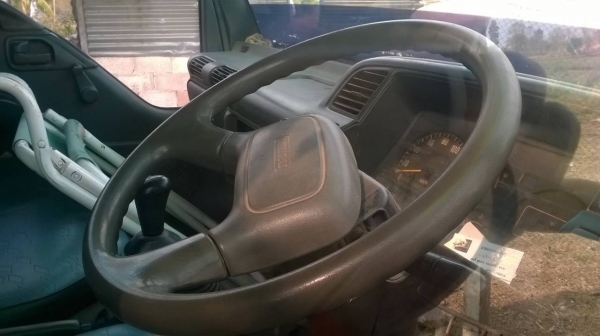 ขาย 6 ล้อ ISUZU NKR 130 ห้างแท้ปี 48 สภาพสวยเดิม คัสซีสวยตลอดเส้น เครื่องดี เพาวเวอร์ แอร์เย็น ทะเบียนเต็มพร้อมโอนครับ