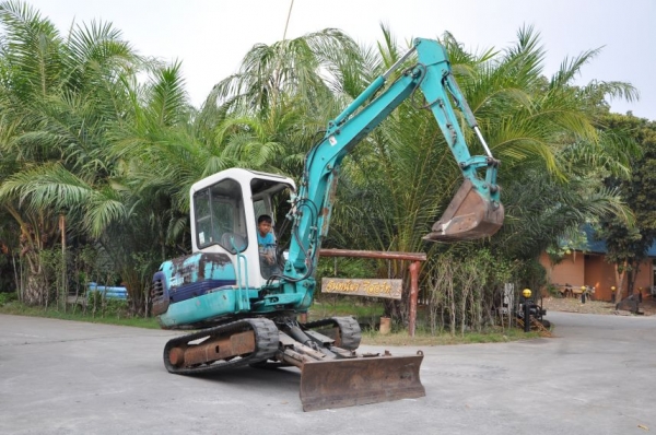 ขายแบคโฮkomatsu PC35-8 มีลายหัวแย็ก ใบมีดดัน3ทิศทาง สวยเดิมจากญี่ปุ่น 440,000เท่านั้น!!