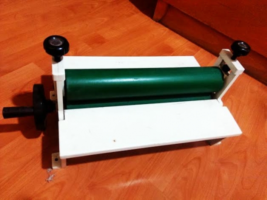 ลูกกลิ้ง ใช้ติดสติกเกอร์