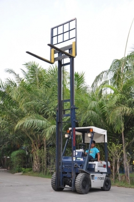 ขายFORKLIFT KOMATSU FG-15 (1.5ตัน)(เสาสูง4เมตร)สวยเดิมจากญี่ปุ่น ยังไม่เคยใช้ในไทย 135,000เท่านั้น!!