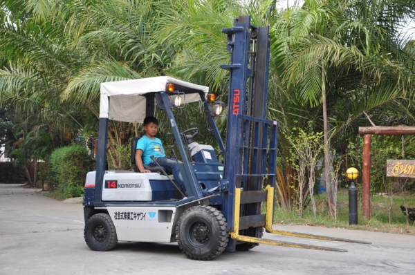 ขายFORKLIFT KOMATSU FG-15 (1.5ตัน)(เสาสูง4เมตร)สวยเดิมจากญี่ปุ่น ยังไม่เคยใช้ในไทย 135,000เท่านั้น!!