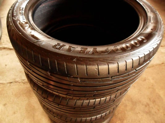 ยางขอบ17 กู๊ดเยียร์ 215-50-R17ลงพื้นปลายปี12(4เส้น3,400บ)ดอกหนามาก90\% ยางขอบ17 กู๊ดเยียร์ 215-50-R17ลงพื้นปลายปี12(4เส้น3,400บ)ดอกหนามาก90\%