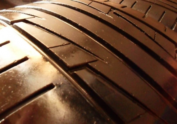 ยางขอบ17 กู๊ดเยียร์ 215-50-R17ลงพื้นปลายปี12(4เส้น3,400บ)ดอกหนามาก90\% ยางขอบ17 กู๊ดเยียร์ 215-50-R17ลงพื้นปลายปี12(4เส้น3,400บ)ดอกหนามาก90\%