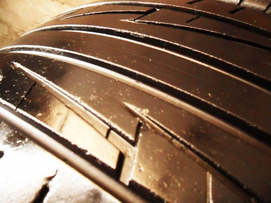 ยางขอบ17 กู๊ดเยียร์ 215-50-R17ลงพื้นปลายปี12(4เส้น3,400บ)ดอกหนามาก90\% ยางขอบ17 กู๊ดเยียร์ 215-50-R17ลงพื้นปลายปี12(4เส้น3,400บ)ดอกหนามาก90\%