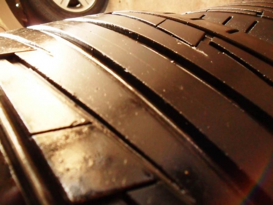 ยางขอบ17 กู๊ดเยียร์ 215-50-R17ลงพื้นปลายปี12(4เส้น3,400บ)ดอกหนามาก90\% ยางขอบ17 กู๊ดเยียร์ 215-50-R17ลงพื้นปลายปี12(4เส้น3,400บ)ดอกหนามาก90\%