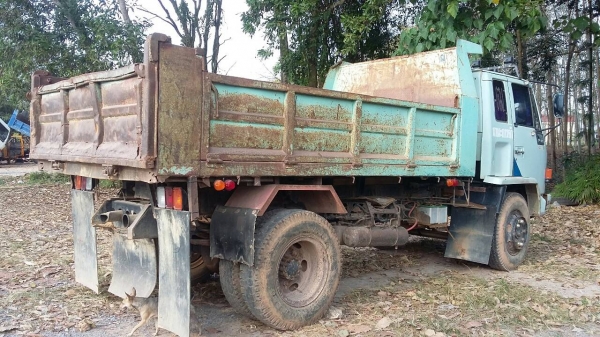 รถอีซูซุ 6 ล้อดั้ม FTR 32F - R  195 แรงม้า. ปี 39   สนใจติดต่อ 081 - 6079515