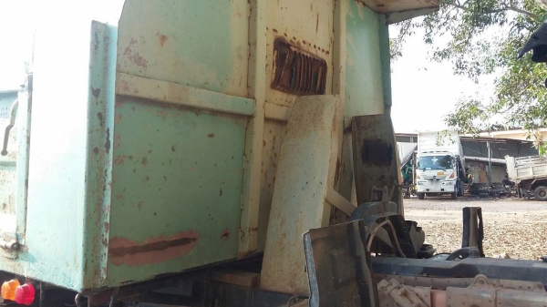 รถอีซูซุ 6 ล้อดั้ม FTR 32F - R  195 แรงม้า. ปี 39   สนใจติดต่อ 081 - 6079515