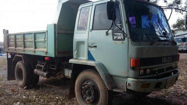 รถอีซูซุ 6 ล้อดั้ม FTR 32F - R  195 แรงม้า. ปี 39   สนใจติดต่อ 081 - 6079515