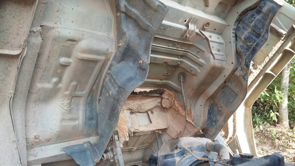 รถอีซูซุ 6 ล้อดั้ม FTR 32F - R  195 แรงม้า. ปี 39   สนใจติดต่อ 081 - 6079515