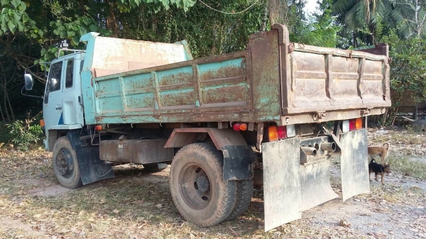 รถอีซูซุ 6 ล้อดั้ม FTR 32F - R  195 แรงม้า. ปี 39   สนใจติดต่อ 081 - 6079515