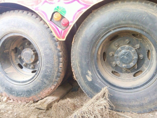 ขายด่วน รถเกี่ยว+เทรลเลอร์หัวยาว รถเกี่ยวข้าวเกษตรพัฒนา ไอ้หนุ่มไวไฟ ขายคู่กันกับรถหัวยาวเทรลเลอร์หางพับไฮดรอลิกส์ เครื่องยนต์ 175 แรง 6BG1 สภาพดีสวยทั้งคู่พร้อมใช้งานได้เลยครับ รถเกี่ยวเครื่อง 210 HP 6HH1 ปั๊มไดกิ้น 22 ช่วงล่าง 10HT  รถเทรลเลอร์เอกสารเล่