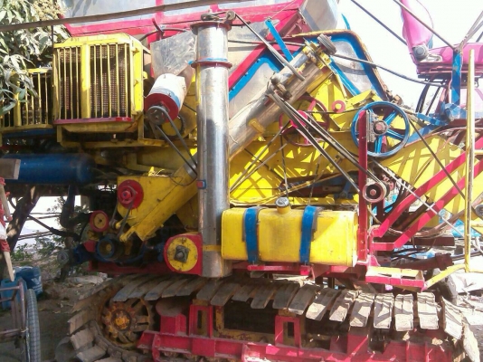 ขายด่วน รถเกี่ยว+เทรลเลอร์หัวยาว รถเกี่ยวข้าวเกษตรพัฒนา ไอ้หนุ่มไวไฟ ขายคู่กันกับรถหัวยาวเทรลเลอร์หางพับไฮดรอลิกส์ เครื่องยนต์ 175 แรง 6BG1 สภาพดีสวยทั้งคู่พร้อมใช้งานได้เลยครับ รถเกี่ยวเครื่อง 210 HP 6HH1 ปั๊มไดกิ้น 22 ช่วงล่าง 10HT  รถเทรลเลอร์เอกสารเล่