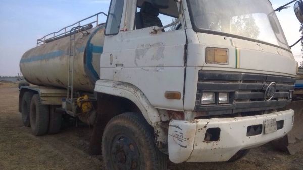 ขายด่วนรถสิบล้อUDเครือง230แรง2เพลาบรรจุนํ้า15000ลิตร