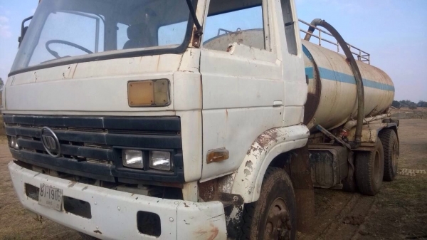 ขายด่วนรถสิบล้อUDเครือง230แรง2เพลาบรรจุนํ้า15000ลิตร