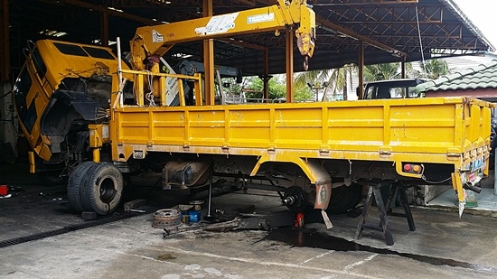 พัชรภัทร เซอร์วิส  รับซ่อมรถบรรทุก 4-10 ล้อ นอกสถานที่