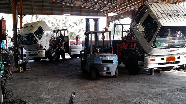 พัชรภัทร เซอร์วิส  รับซ่อมรถบรรทุก 4-10 ล้อ นอกสถานที่