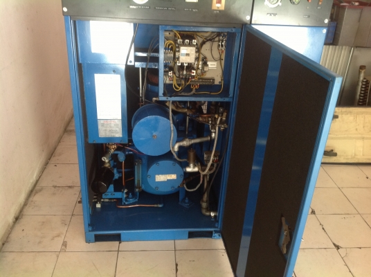 เครื่องปั๊มลม ยี่ห้อ kobelco  ขนาด10เเรง มีเเอร์ไดเออร์ในตัว