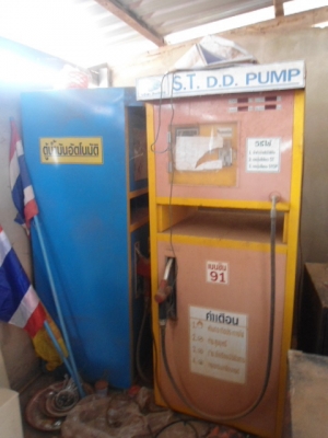 ลดอีกขออนุญาตลดราคาให้แล้ว  ขายตู้นํ้ามันหยอดเหลียนและธนบัตรถูกๆ