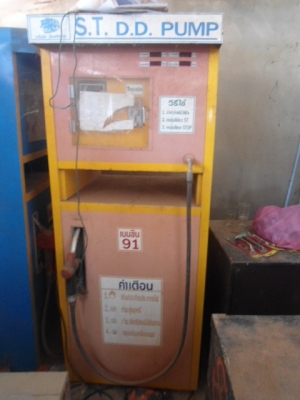 ลดอีกขออนุญาตลดราคาให้แล้ว  ขายตู้นํ้ามันหยอดเหลียนและธนบัตรถูกๆ