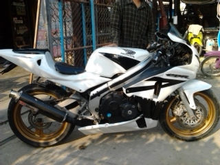 ขาย  cbr 400 ทะเบียนครับสภาพสวยๆครับตามรูปครับ