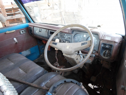 ขายรวม เครื่อง+กระบะ+ ถังน้ำมันหม้อน้ำ +ของรถกลางโตโยต้าไดน่า 4 ล้อกลาง