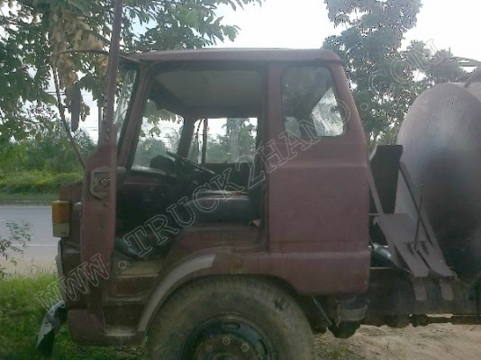 รถบรรทุก 6 ล้อ บรรทุกน้ำ ยี่ห้อ HINO รุ่น KL รถบรรทุก 6 ล้อ บรรทุกน้ำ ยี่ห้อ HINO รุ่น KL