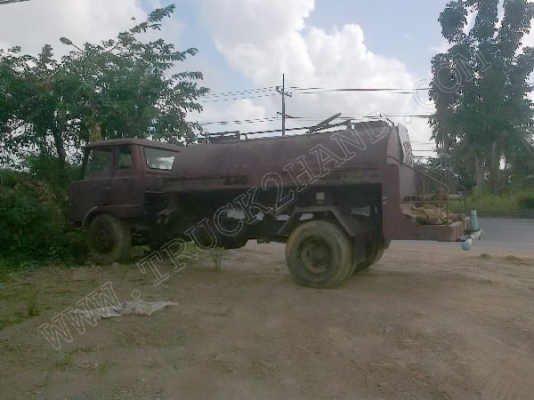 รถบรรทุก 6 ล้อ บรรทุกน้ำ ยี่ห้อ HINO รุ่น KL