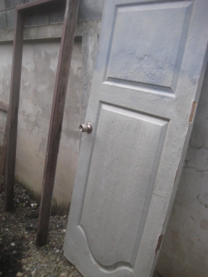 ขายเหมา หน้าต่าง 4  ประตู+วงกบ  1500